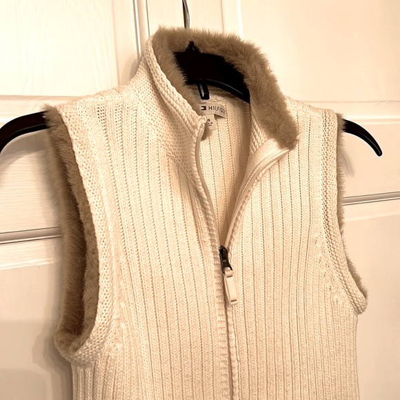 Tommy Hilfiger knit and fur Vest. - Picture 4 of 6